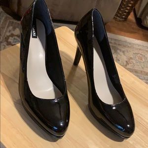 ALFANI BLACK PATENT HEELS